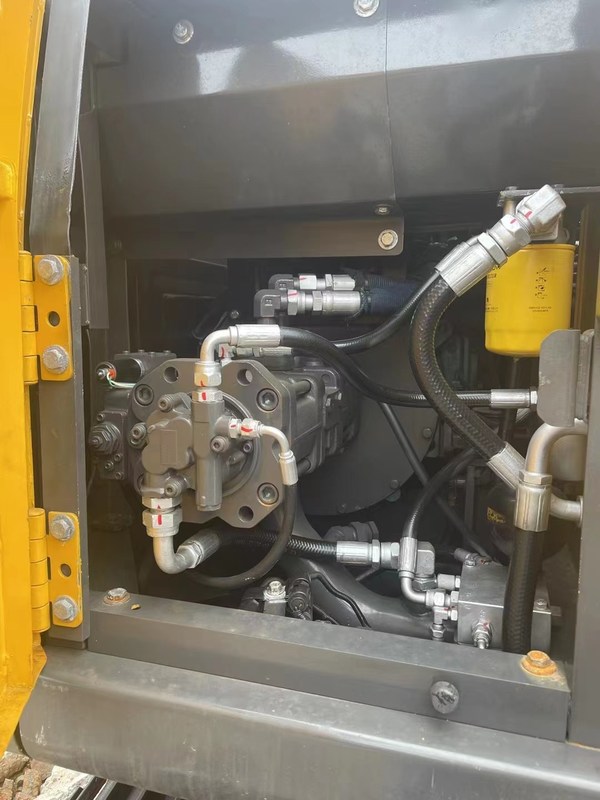 Excavateur EC140 utilisé en parfait état pour vos lourdes tâches, demandez maintenant!