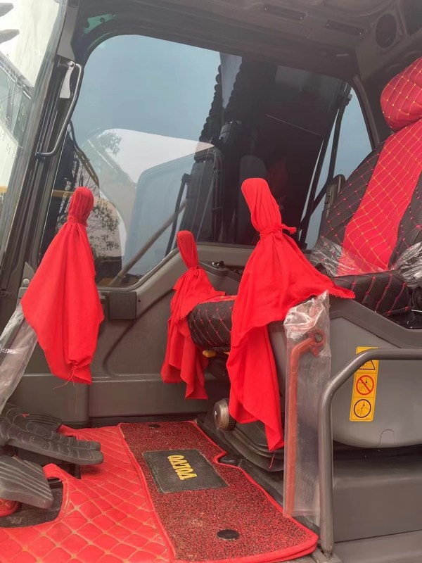 Excavateur EC140 utilisé en parfait état pour vos lourdes tâches, demandez maintenant!