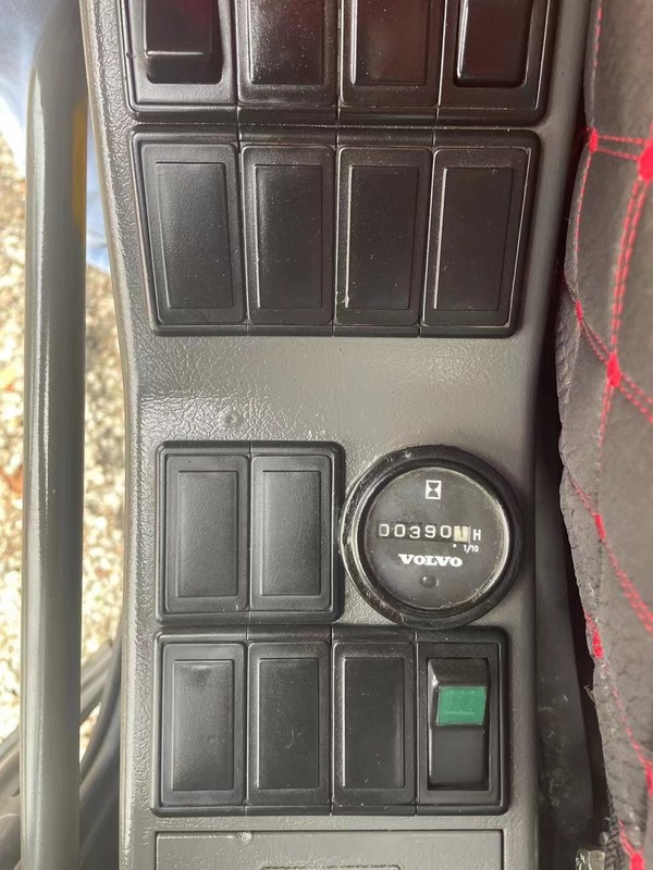 Excavateur EC140 utilisé en parfait état pour vos lourdes tâches, demandez maintenant!