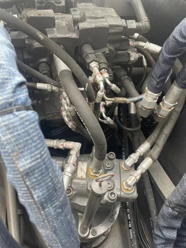 Excavateur EC140 utilisé en parfait état pour vos lourdes tâches, demandez maintenant!