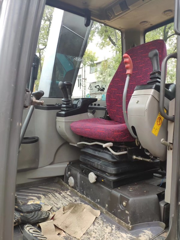 Excavateur Volvo d' 8 tonnes bien entretenu disponible aujourd'hui à prix réduit