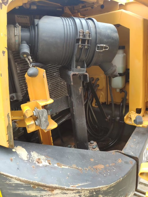 Excavateur Volvo d' 8 tonnes bien entretenu disponible aujourd'hui à prix réduit