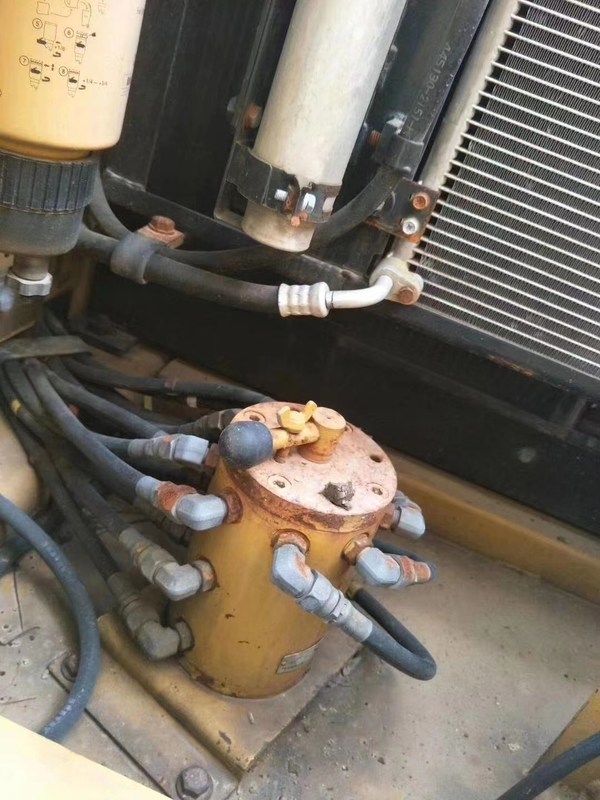 Excavateur Cat320 en excellent état, à vendre, prêt à fonctionner.