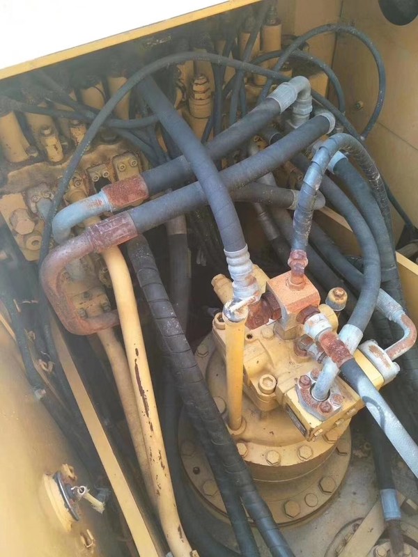 Excavateur Cat320 en excellent état, à vendre, prêt à fonctionner.