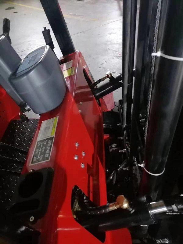 Des chariots élévateurs mini diesel et des chariots élévateurs mini électriques