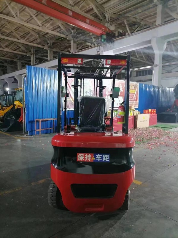 Des chariots élévateurs mini diesel et des chariots élévateurs mini électriques