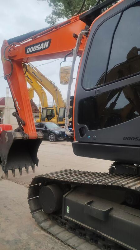 Excavatrice Doosan DX225LC utilisée à faible coût 22000 kg pour le travail de la terre et de la pierre