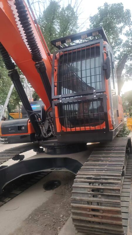 Excavatrice Doosan DX225LC utilisée à faible coût 22000 kg pour le travail de la terre et de la pierre