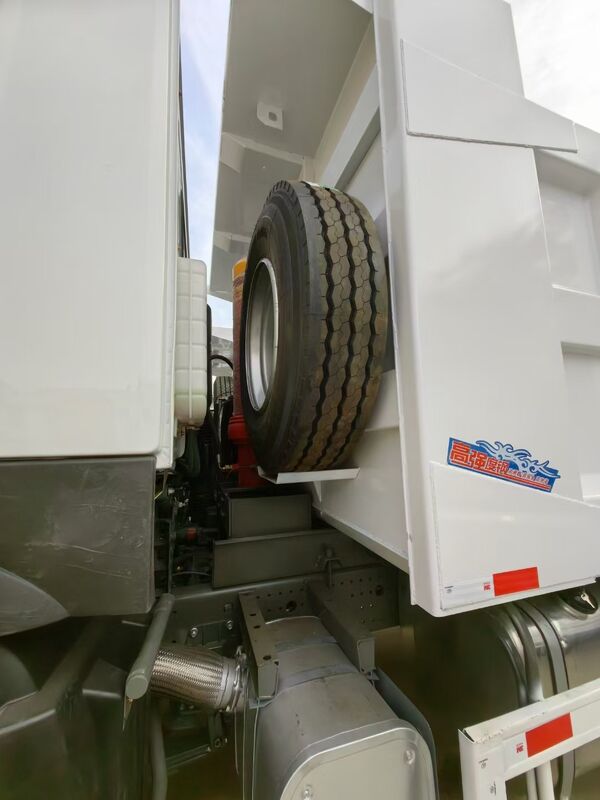 Tracteur routier lourd Sinotruk Howo 6X4 371 d'occasion, GNC GNL, avec boîte de vitesses rapide, direction à gauche, réservoir de carburant diesel, Chine