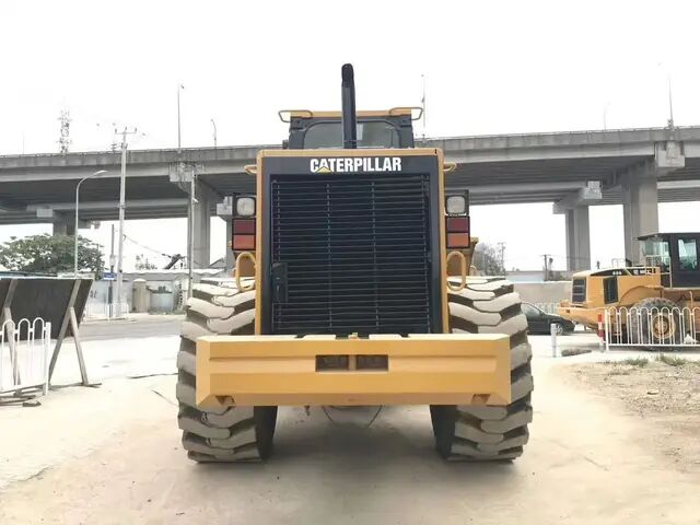 Chargeuses sur pneus d'occasion populaires CAT 966F, CAT 966H et 950F à vendre au Japon