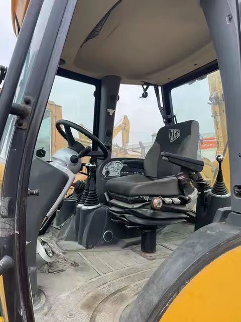 Chargeuse à remonter utilisée JCB 3CX, chargeuse avant 2.5T, chargeuse à remonter diesel à vendre