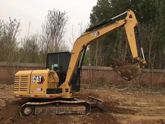 Excavateur Cat 306 à haute performance avec moteur puissant et 5,7 tonnes