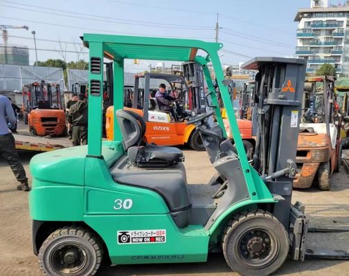 Une excavatrice Mitsubishi d'occasion est disponible pour enquête.