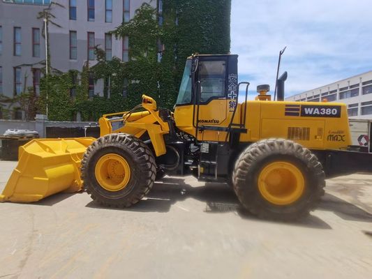 Une chargeuse japonaise Komatsu WA380-3 de haute qualité est à vendre à bas prix.