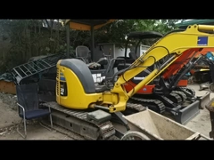 Une mini-excavatrice komatsu